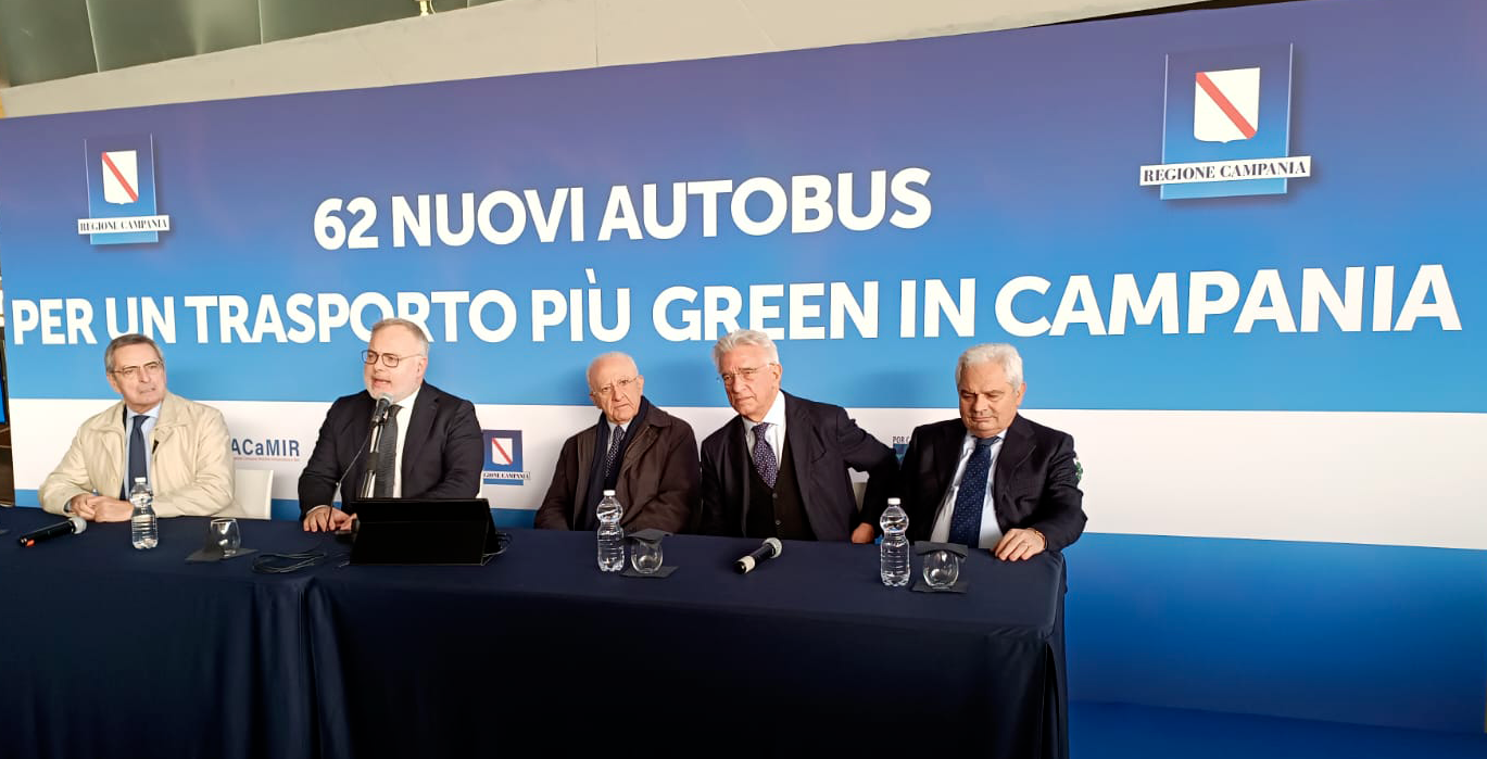 Mobilità sostenibile, consegnati a Salerno 62 nuovi autobus green