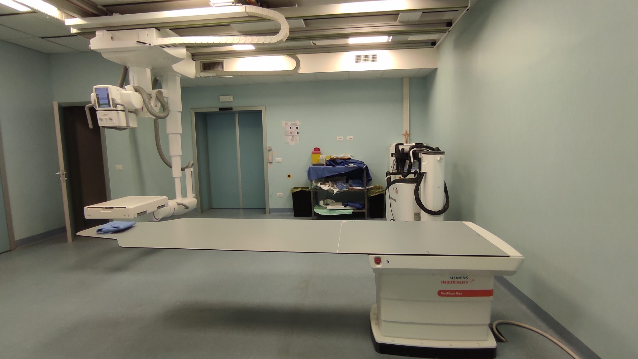 Le nouveau système radiologique numérique télécommandé est installé aux urgences de l'hôpital Caserta