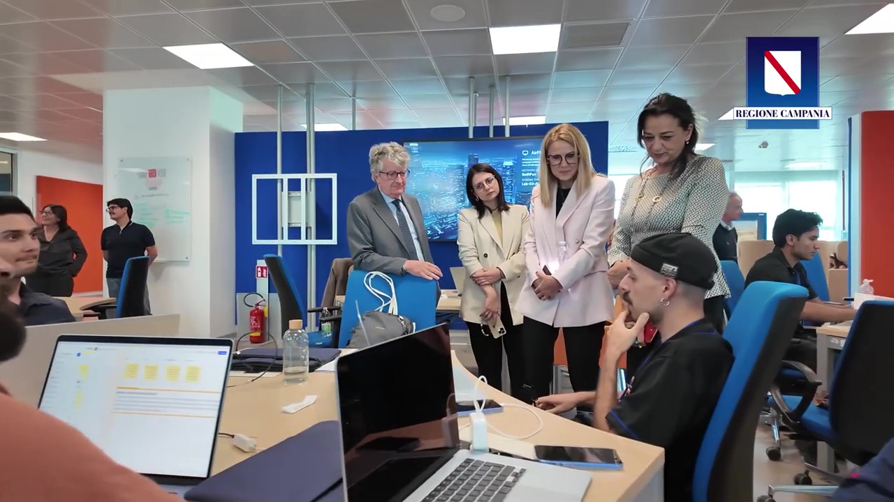Innovation: la Commission européenne visite le «modèle des académies» à Naples